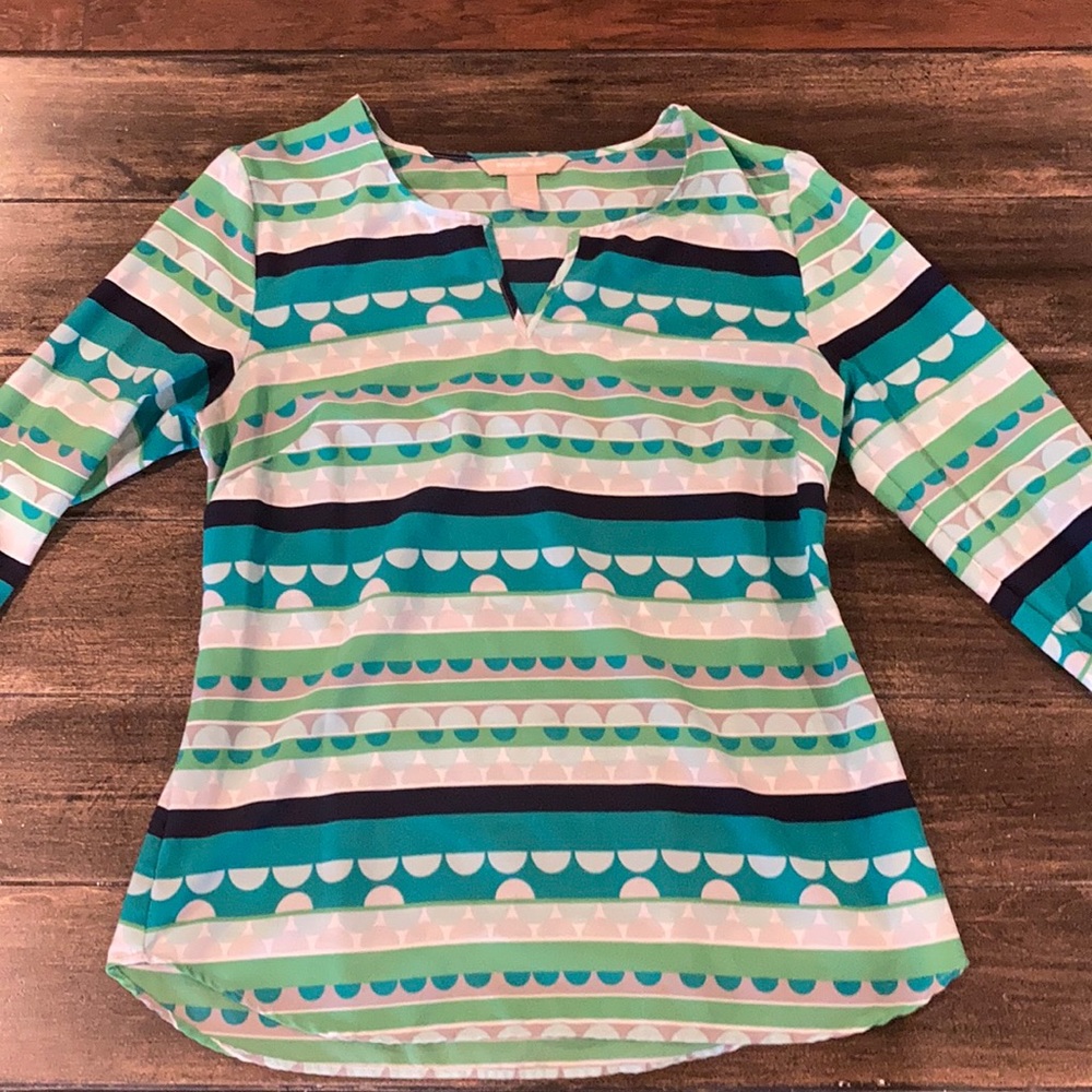 Long sleeve v neck.